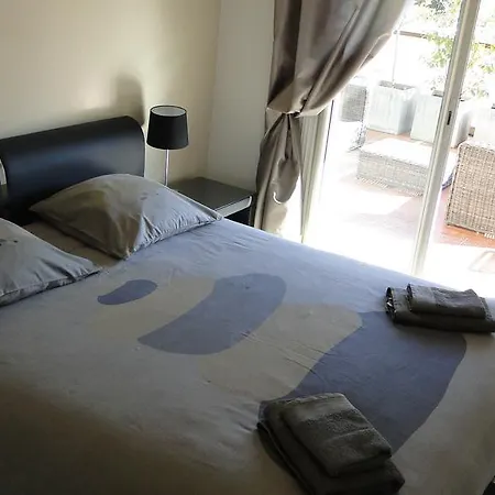 Le Petit Juas Apartment *